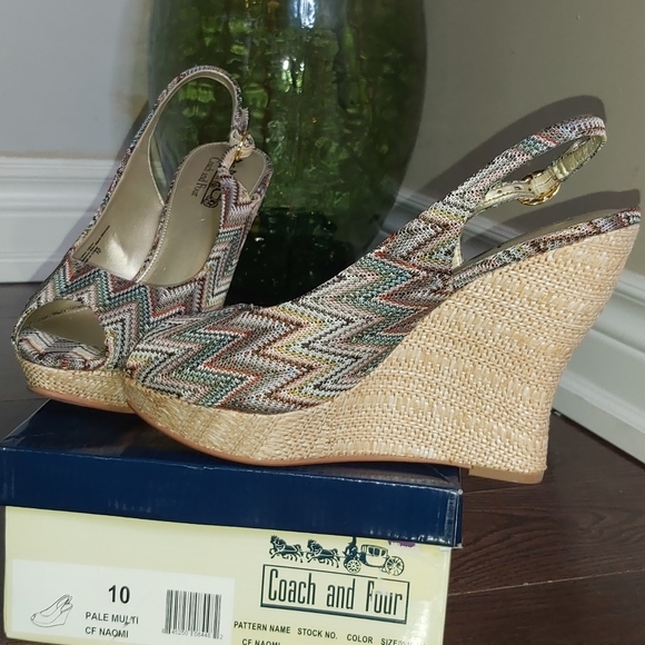 💢SOLD💢Coach and Four Ladies Multi Color Heels - Picture 4 of 14